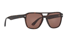 Indlæs billede til gallerivisning PREGO solbrille i farven Dark Tortoise Brown fremstillet af bomuldsbaseret acetat. Tyske fjederhængsler på stængerne kombineret med vores kendte kvalitet giver mulighed for individuelt tilpasning så din solbrille altid sidder perfekt. De matchende solglas beskytter øjnene mod solens skadelige UV stråler. Har du brug for styrke i dine PREGO solbriller så kontakt din lokale optiker. Vi samarbejder internationalt med de bedste optikere.