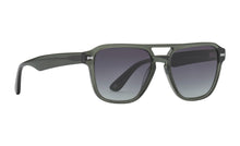 Indlæs billede til gallerivisning PREGO solbrille i farven Translucent Evening Green fremstillet af bomuldsbaseret acetat. Tyske fjederhængsler på stængerne kombineret med vores kendte kvalitet giver mulighed for individuelt tilpasning så din solbrille altid sidder perfekt. De matchende solglas beskytter øjnene mod solens skadelige UV stråler. Har du brug for styrke i dine PREGO solbriller så kontakt din lokale optiker. Vi samarbejder internationalt med de bedste optikere.