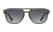 Indlæs billede til gallerivisning PREGO solbrille i farven Translucent Evening Green fremstillet af bomuldsbaseret acetat. Tyske fjederhængsler på stængerne kombineret med vores kendte kvalitet giver mulighed for individuelt tilpasning så din solbrille altid sidder perfekt. De matchende solglas beskytter øjnene mod solens skadelige UV stråler. Har du brug for styrke i dine PREGO solbriller så kontakt din lokale optiker. Vi samarbejder internationalt med de bedste optikere.