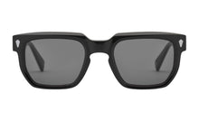 Load image into Gallery viewer, PREGO solbrille i farven Stellar Black fremstillet af bomuldsbaseret acetat. Vores kendte kvalitet giver mulighed for individuelt tilpasning så din solbrille altid sidder perfekt. De matchende grå solglas beskytter øjnene mod solens skadelige UV stråler. Har du brug for styrke i dine PREGO solbriller så kontakt din lokale optiker. Vi samarbejder internationalt med de bedste optikere.