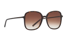 Indlæs billede til gallerivisning PREGO solbrille i farven Tortoise Brown fremstillet af bomuldsbaseret acetat. Vores kendte kvalitet giver mulighed for individuelt tilpasning så din solbrille altid sidder perfekt. De matchende solglas beskytter øjnene mod solens skadelige UV stråler. Har du brug for styrke i dine PREGO solbriller så kontakt din lokale optiker. Vi samarbejder internationalt med de bedste optikere.
