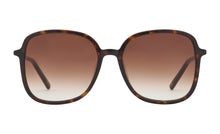 Indlæs billede til gallerivisning PREGO solbrille i farven Tortoise Brown fremstillet af bomuldsbaseret acetat. Vores kendte kvalitet giver mulighed for individuelt tilpasning så din solbrille altid sidder perfekt. De matchende solglas beskytter øjnene mod solens skadelige UV stråler. Har du brug for styrke i dine PREGO solbriller så kontakt din lokale optiker. Vi samarbejder internationalt med de bedste optikere.